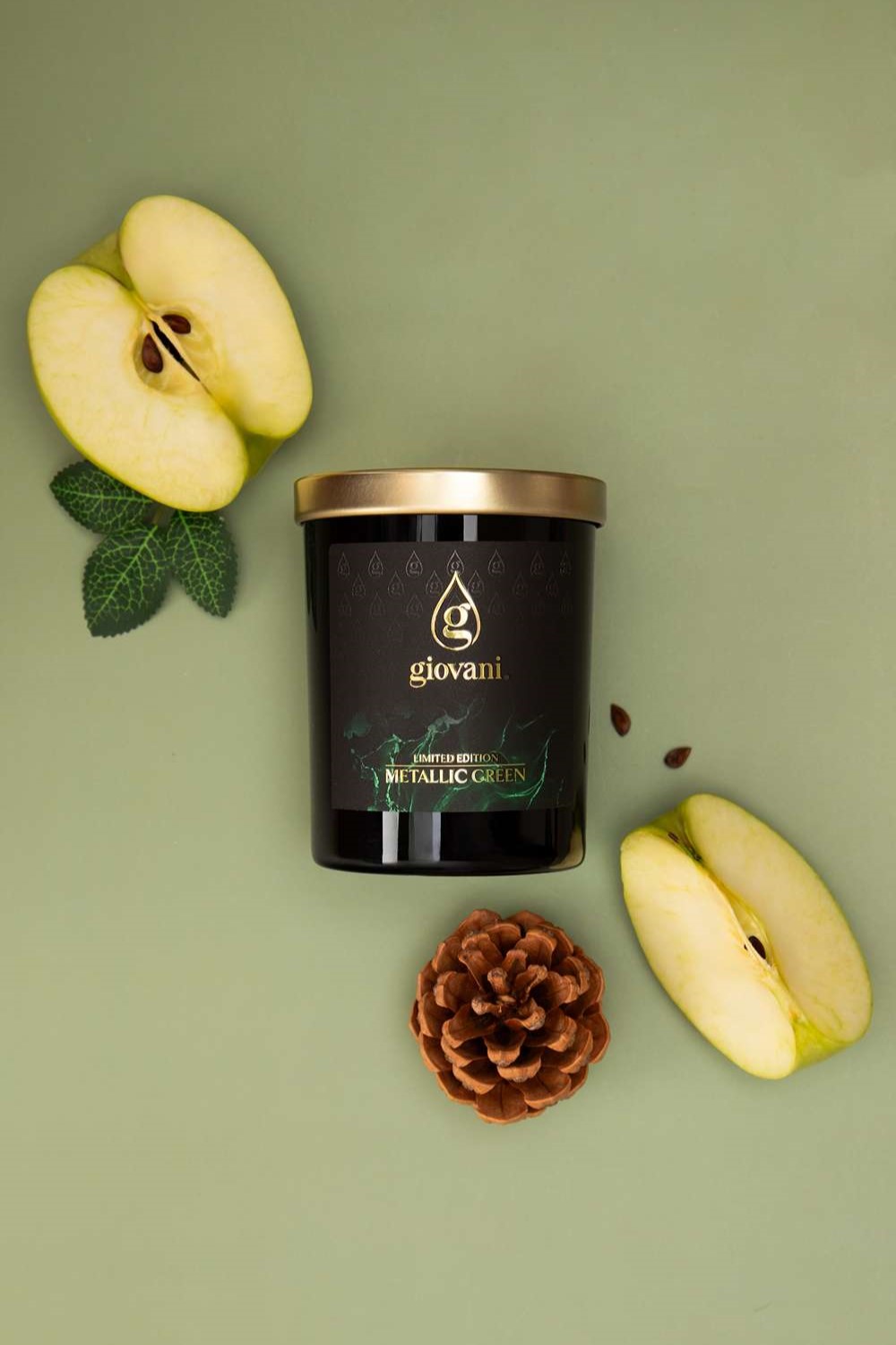 Giovani Dizaina svece METALLIC GREEN ar parfumam līdzīgu aromātu