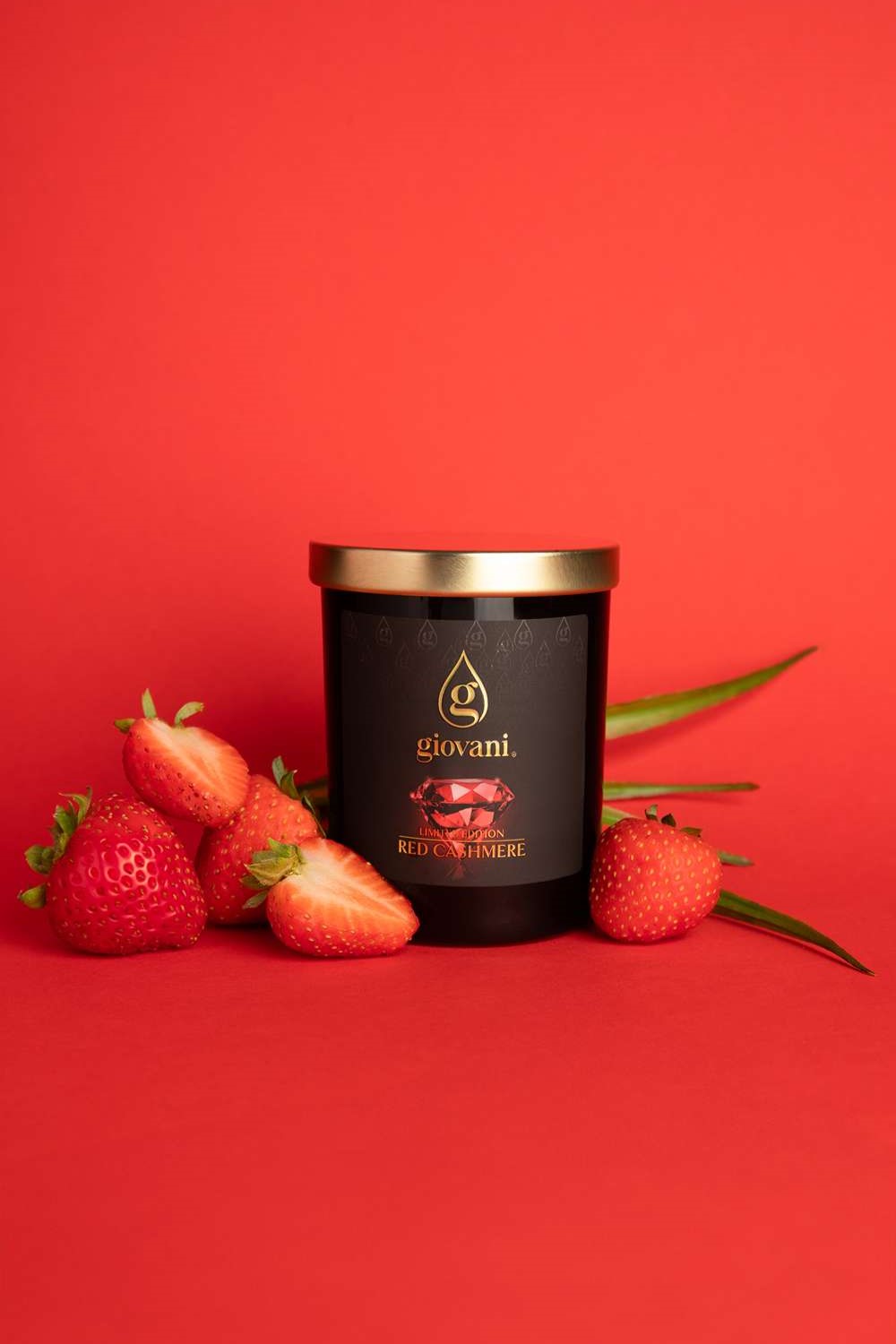 Dizaina svece RED CASHMERE mājai