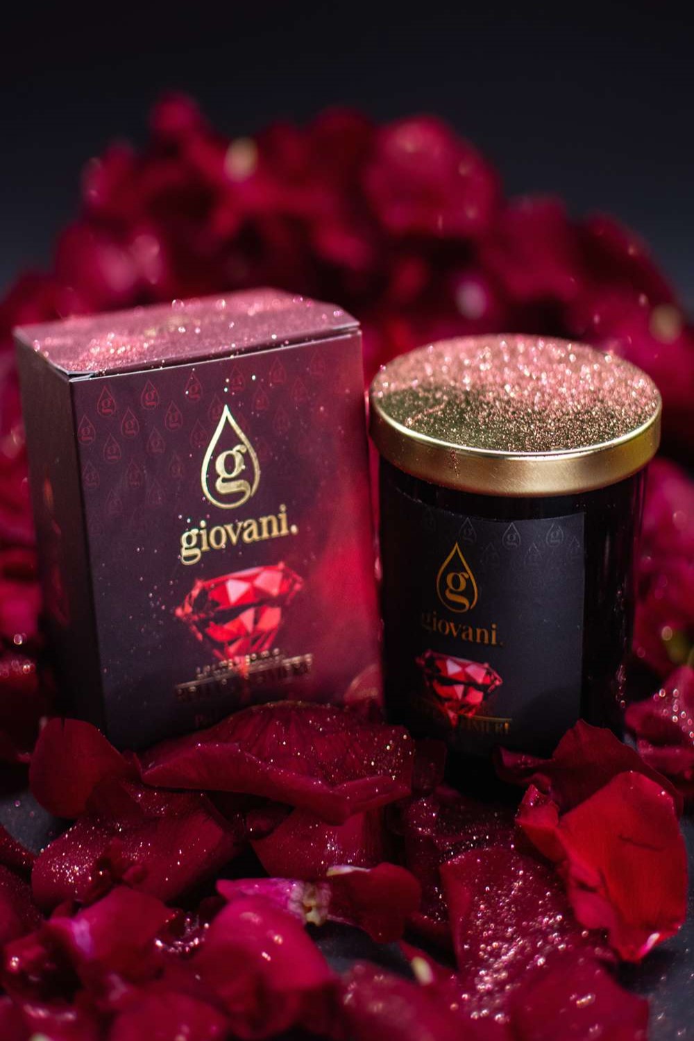 Giovani RED CASHMERE Mājas svece, kas aromatizē telpu