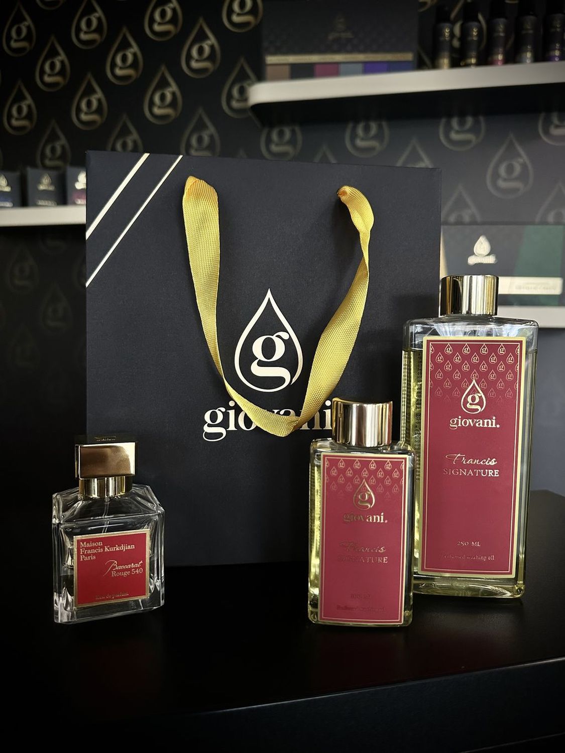 FRANCIS SIGNATURE Īpaši aromātisks auduma mīkstinātājs