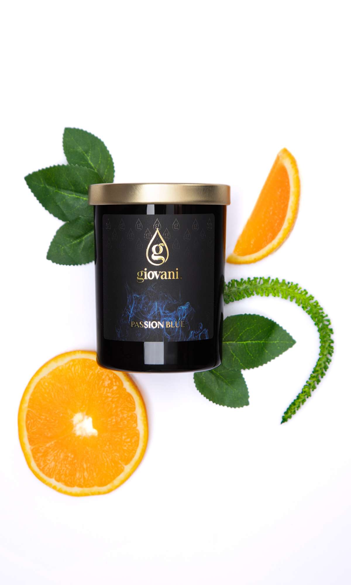 O lumânare care miroase ca o aromă de parfum Passion Blue