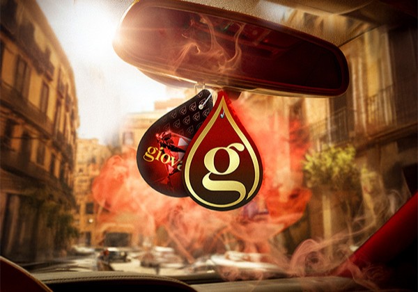 Giovani RED CASHMERE dišeča oznaka za avto in garderobo