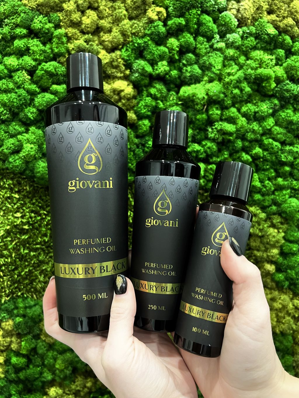 Luxury Black bardzo pachnący płyn do zmiękczania tkanin Giovani