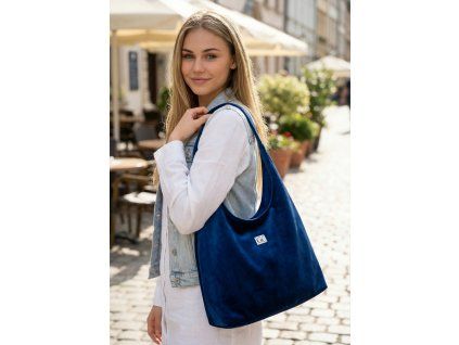 Hobobag kabelka zamatová modrá