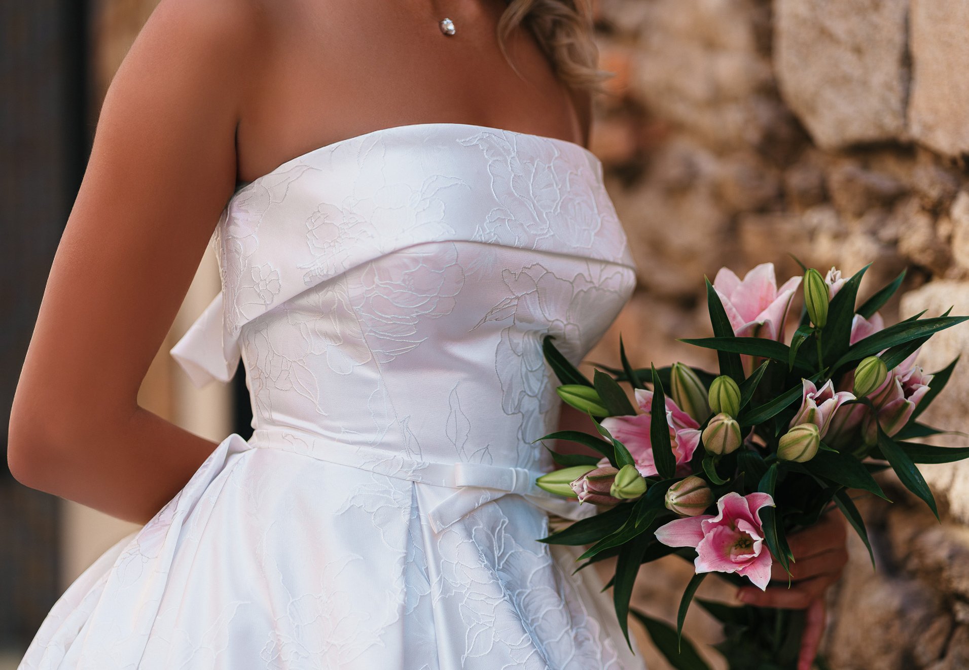 Koho si vzít s sebou na zkoušku svatebních šatů… a koho raději ne 🤍