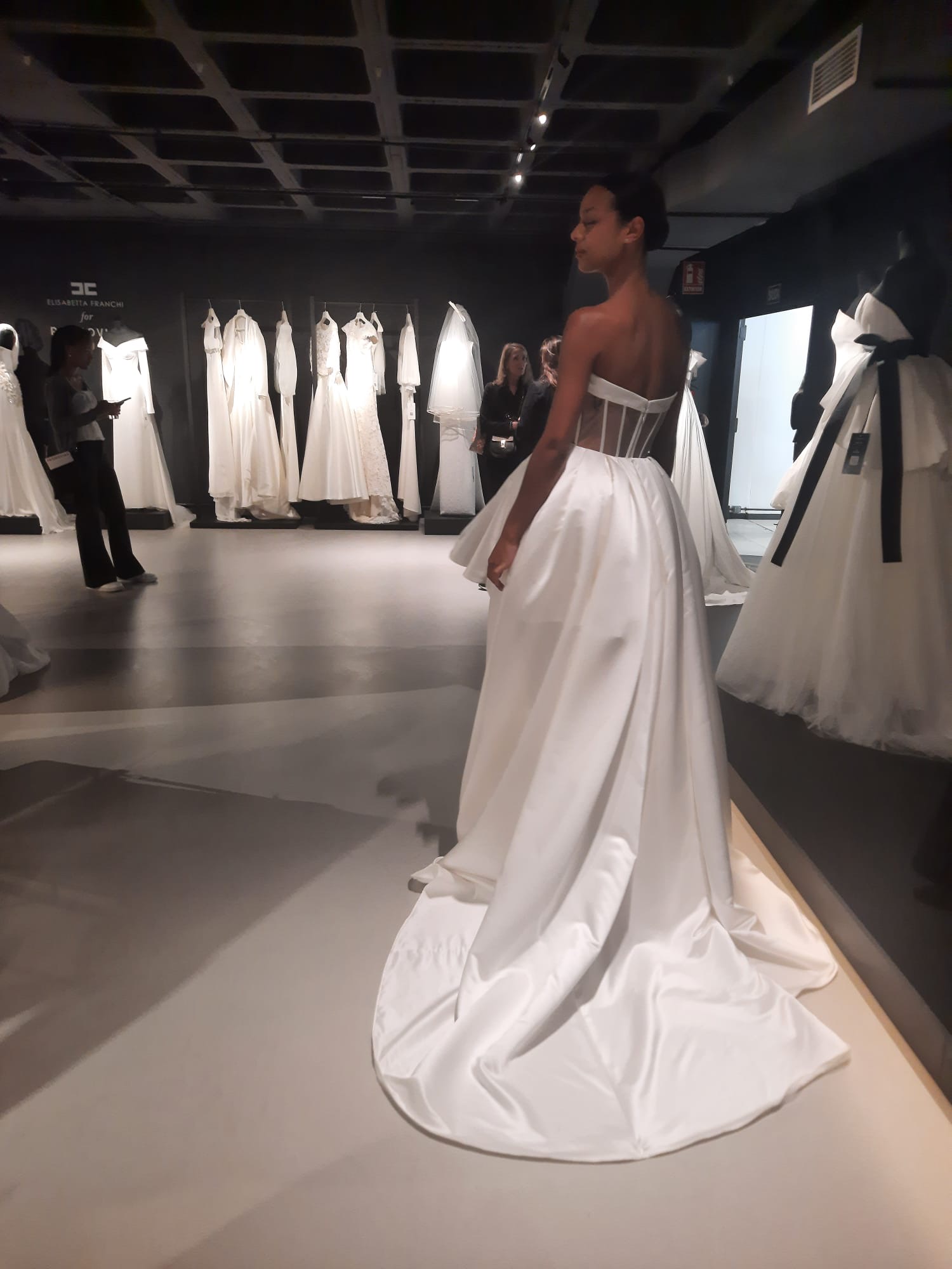 barcelona-bridal-fashion-week-1-vera-wang