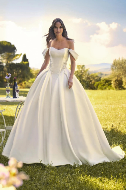 svatebni saty sebazia kolekce nicole milano 2026 mikadova hladka sukne spadla raminka korzet objemna sukne vystrih do tvaru srdce