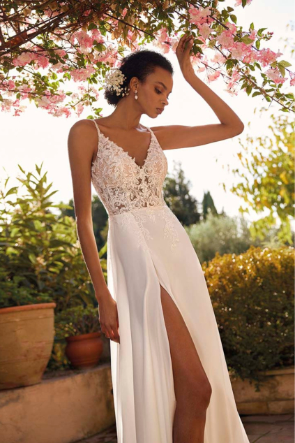 svatebni saty flirts kolekce white one pronovias group 2024 zorzetova sukne rozparek tenka raminka polopruhledny krajkovy zivutek
