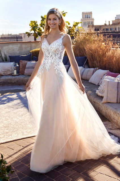 svatebni saty midnight kolekce white one pronovias tylova sukne tylovy zivutek vysivany krajkou bez rukavu 1