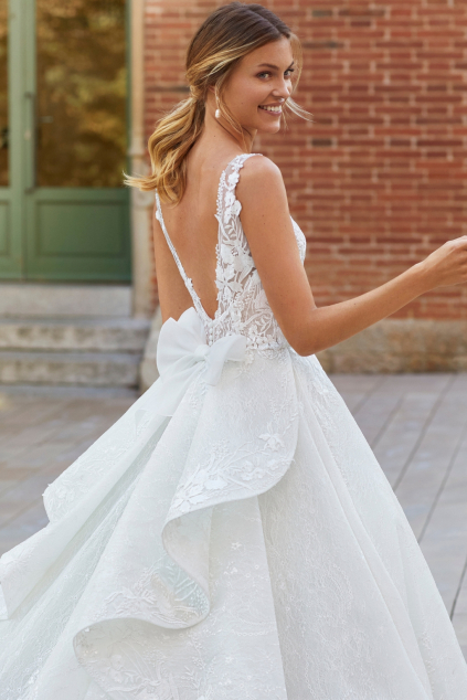 svatebni saty yorem kolekce luna novias tylova sukne krajkove vysivky odhalena zada masle