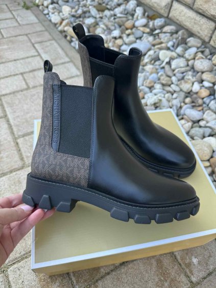 b22d859e 83c5 4c82 966c fcb14e5c0d26