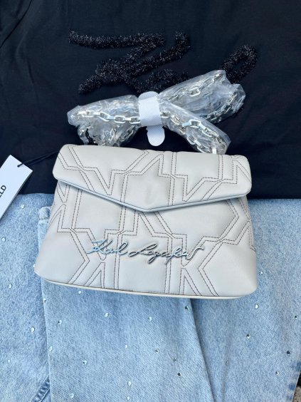 4c1633e3 e1bc 43e0 8169 d0a158564675