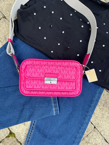 6caace93 9304 43b2 b6e9 49c4d12469ce