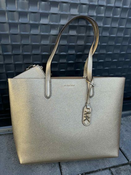 ee74baf8 cbcd 455a ac7e f715dbca5ad1