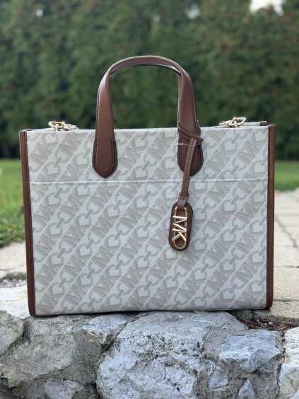 23490c31 5a10 47cd 8932 48814877dbb1