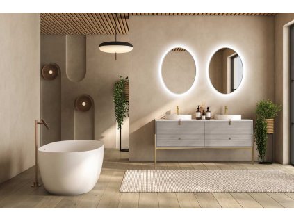 Dvě oválná zrcadla Scandi slim v úzkém bílém rámu, osvětlená ze zadní strany, zavěšená nad umyvadly v moderní, béžové koupelně.