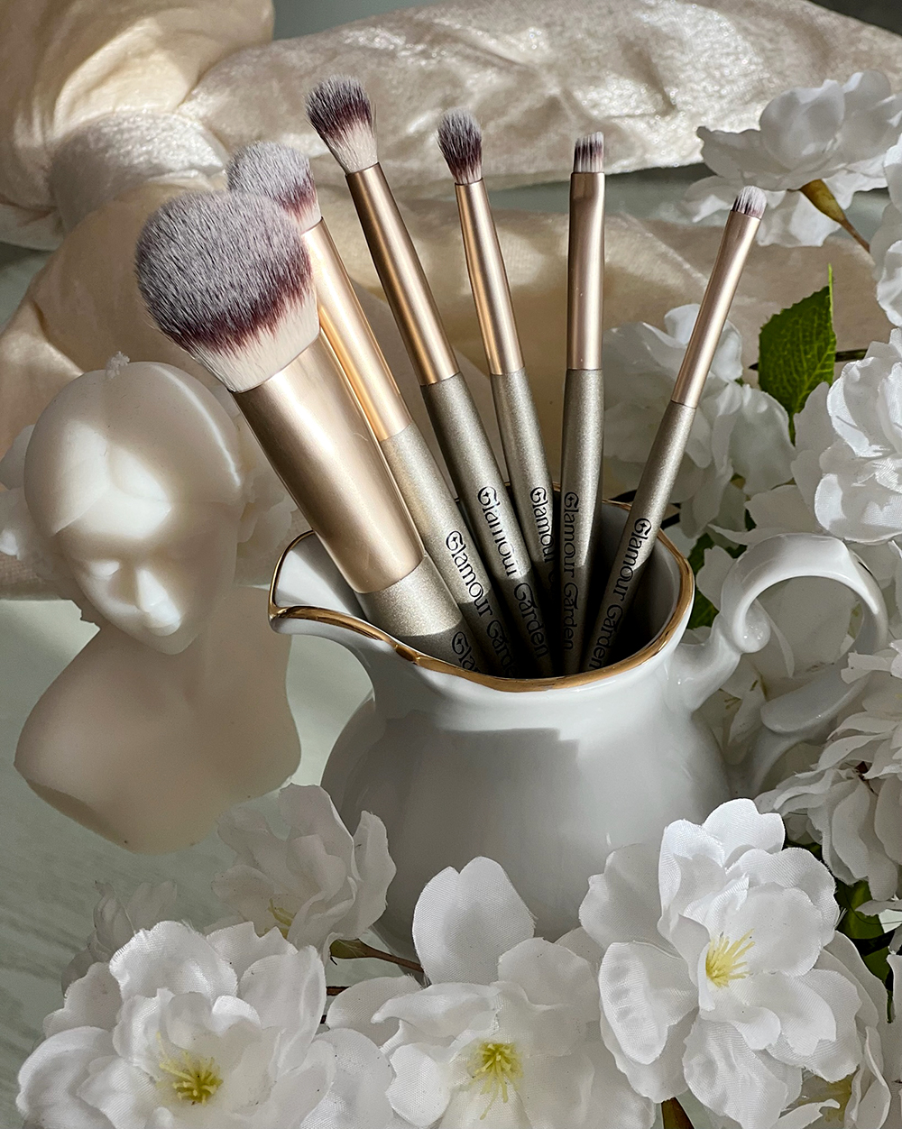 glamour-garden-cosmetics-brushes