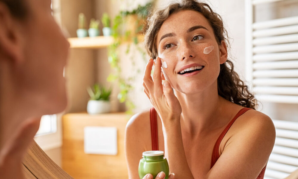 make-the-switch-to-organic-cosmetics-woman-applying-skincare-1000x600