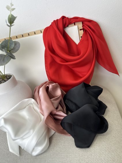Hedvábný jednobarevný šátek Lopa