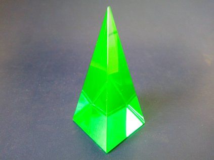 Pyramid 35x35x73mm uranium light green