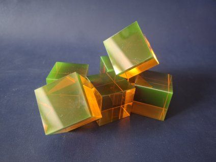 Brown uranium cube 27mm.