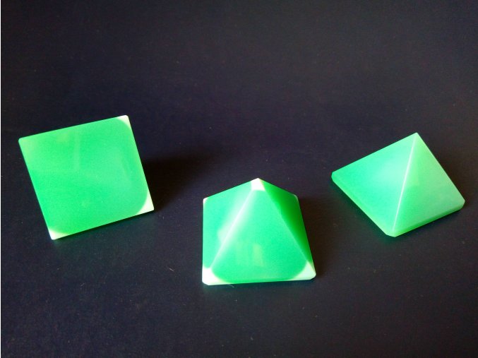 Pyramid 35x35x30 Green alabaster No.5201
