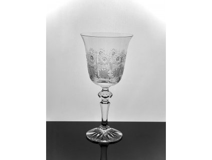 Broušená křišťálová sklenka na víno , 220ml