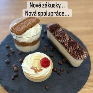 Za našimi dezerty teď stojí nové kouzelné ruce. Stejná vášeň pro detail, stejná láska k řemeslu - tentokrát v cukrářské...
