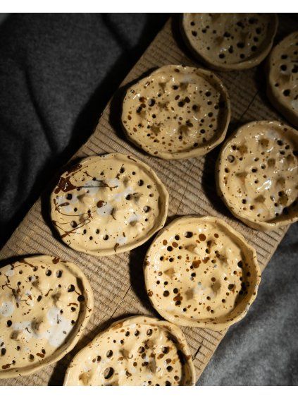 Keramická mýdlenka flekatá - hněhá