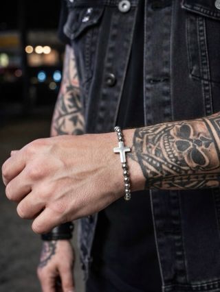 Glosery náramky z chirurgickej ocele, ktoré vydržia všetko.🔝 Pevné oceľové lanko, nadčasový dizajn a symbol, ktorý má...