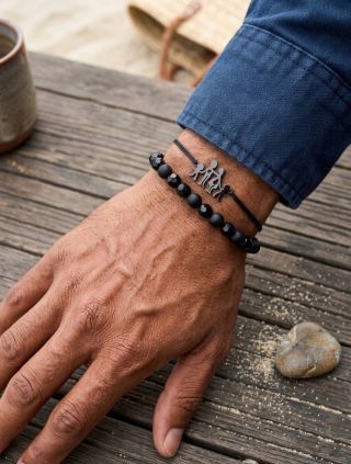 Detaily, ktoré tvoria celok. 😎 Čierny matný ónyx, krištále a symbol rodiny 👨‍👩‍👧‍👦🖤 🔥-20% s kódom OFF20