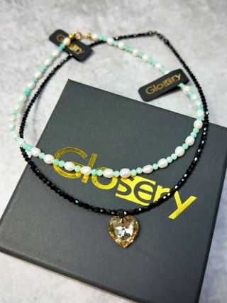 Šperky, ktoré ťa neobmedzujú. 💦 Či už ideš do fitka, do sprchy alebo k moru, tieto náhrdelníky od @gloseryofficial to...