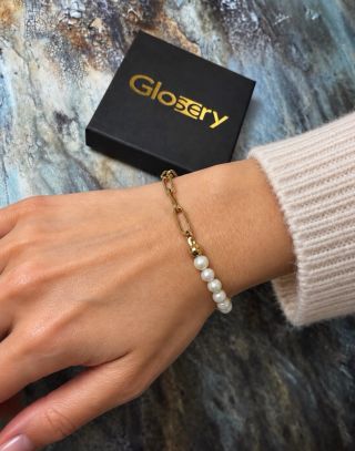 NOVINKA 🤍 Perly s retiazkou. Kombinácia, ktorá nepotrebuje viac. #glosery #naramok