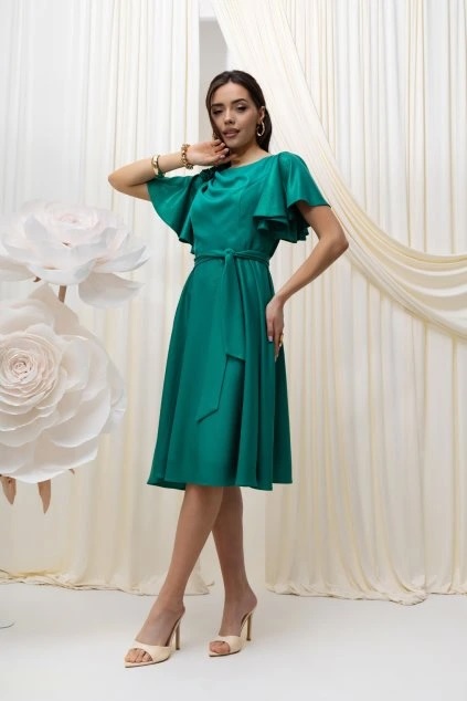 Šaty s opaskom: ako opticky vytvarovať postavu