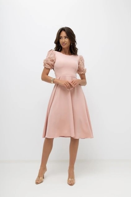 Šaty na „garden wedding“: ako byť elegantná a praktická