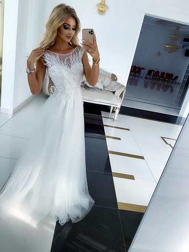 Ako si vybrať biele svadobné šaty podla pleti?