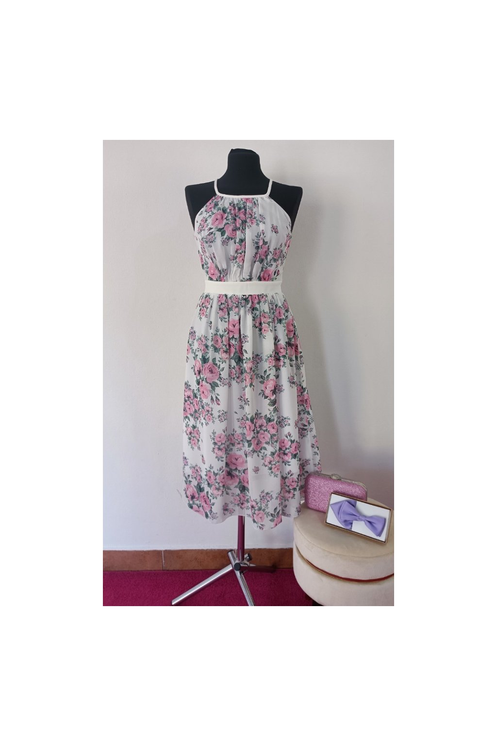 Midi šaty s květinovým vzorem růží