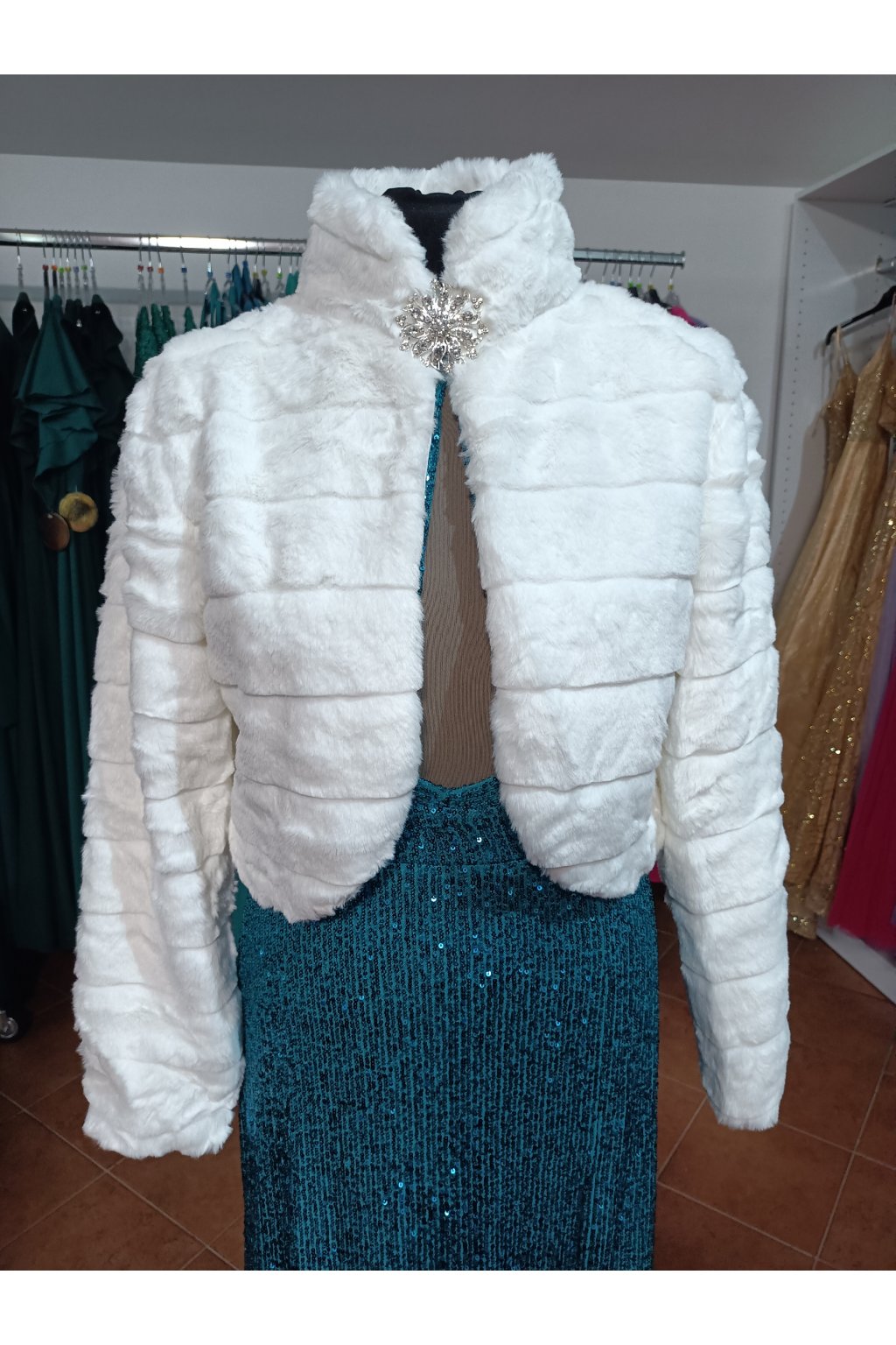 Kožich na šaty s broží