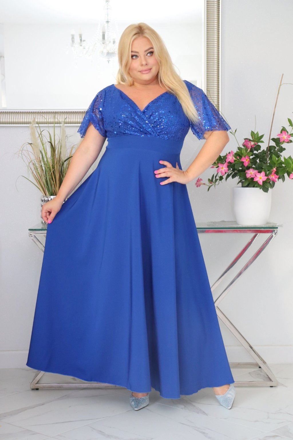 Dlouhé společenské královsky modré šaty s flitry
