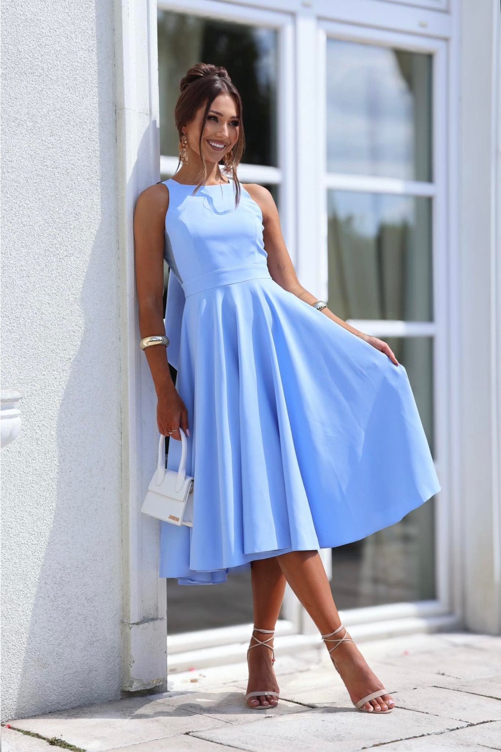 Bledě modré midi šaty s vázáním