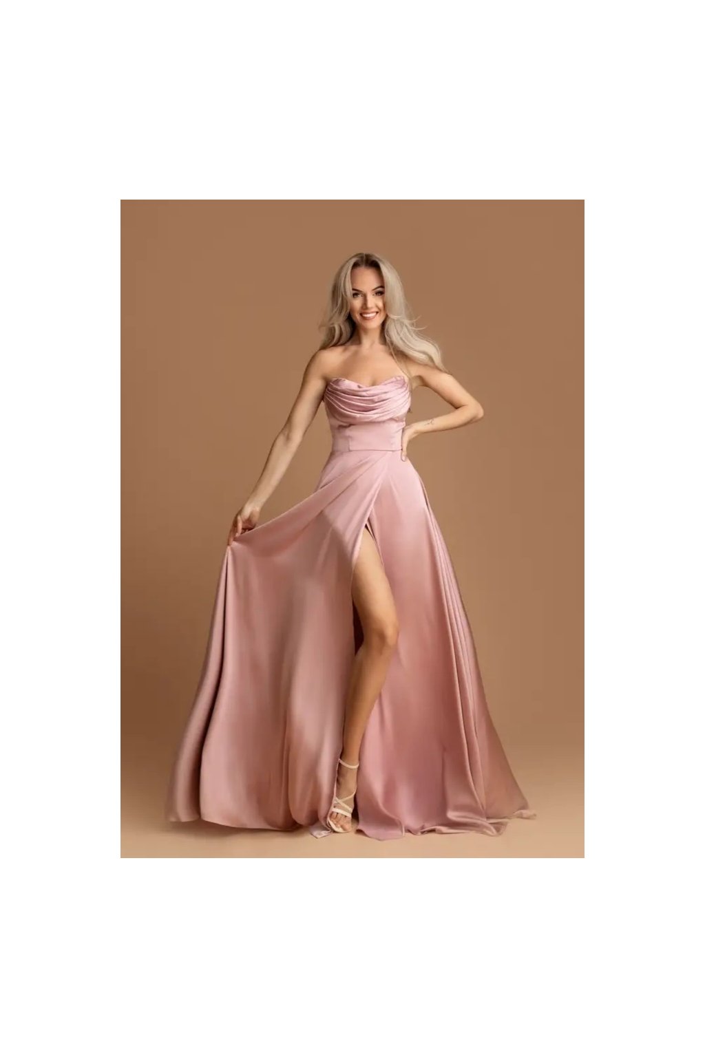 Dlouhé společenské růžové saténové šaty s vázáním