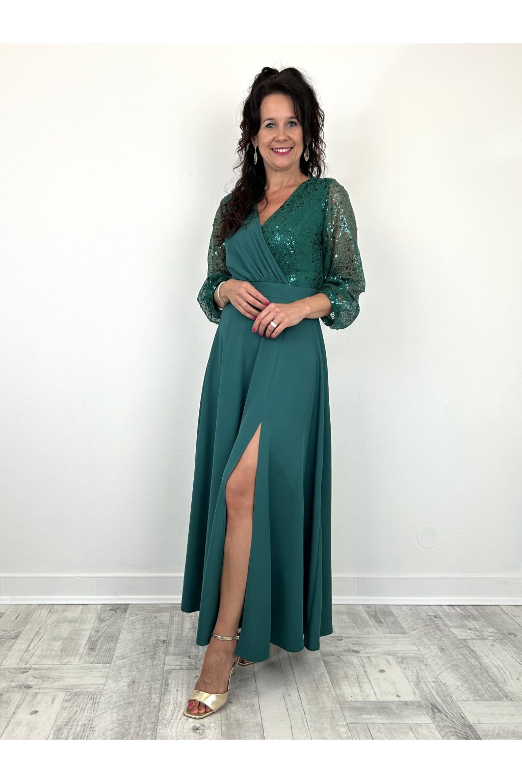 Dlouhé společenské zelené šaty s flitry