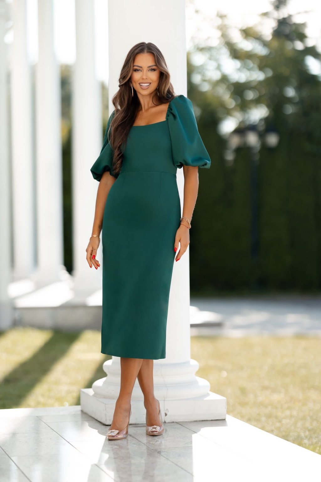 Zelené přiléhavé šaty s puff rukávy