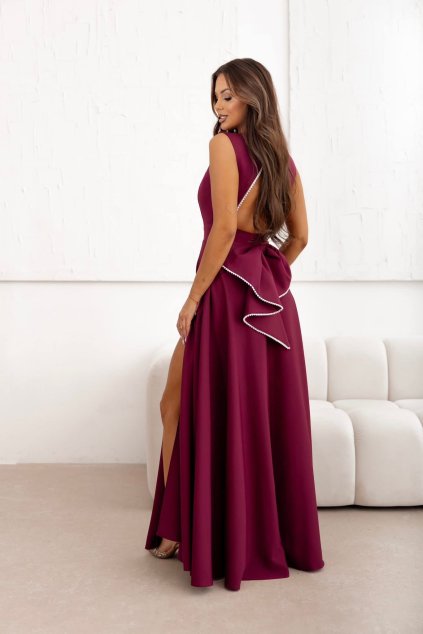 Dlouhé společenské bordó šaty s odhalenými zády