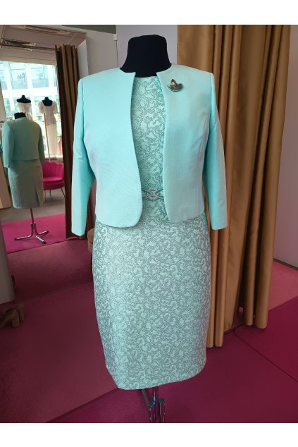 Mentolový kostým s jemným vzorom