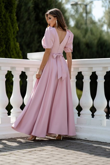 Dlhé spoločenské púdrovo-ružové šaty s puff rukávmi