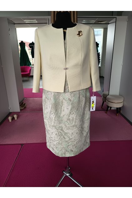 Krémový kostým se vzorem a zlatým sakem