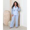 Bledě modrý komplet s květinou