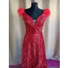 Dlouhé společenské červené flitrované šaty s peříčky