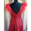 Dlouhé společenské červené flitrované šaty s peříčky